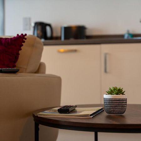 Spacious Apartment In Woking Town Centre Eksteriør bilde