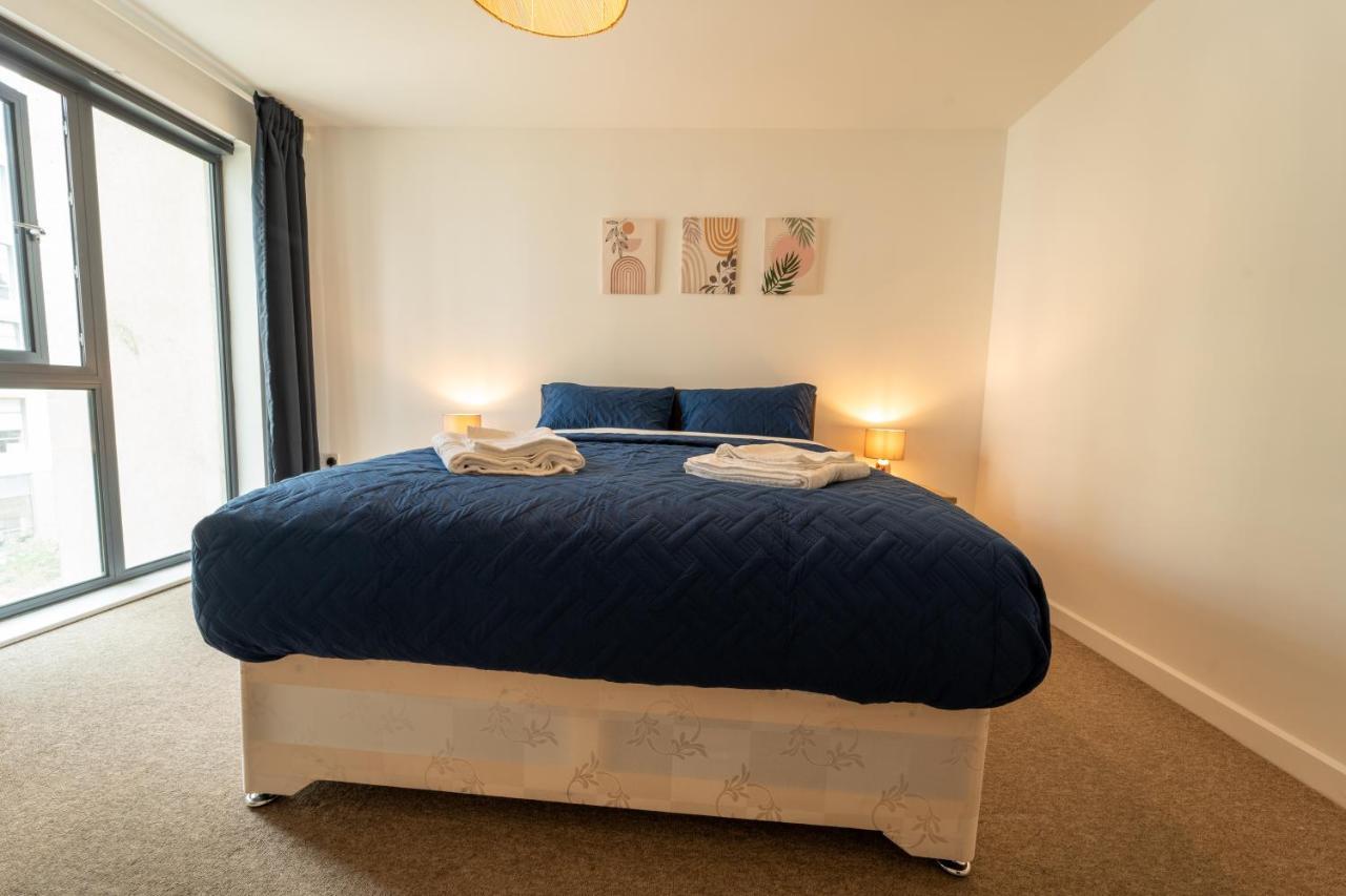 Spacious Apartment In Woking Town Centre Eksteriør bilde