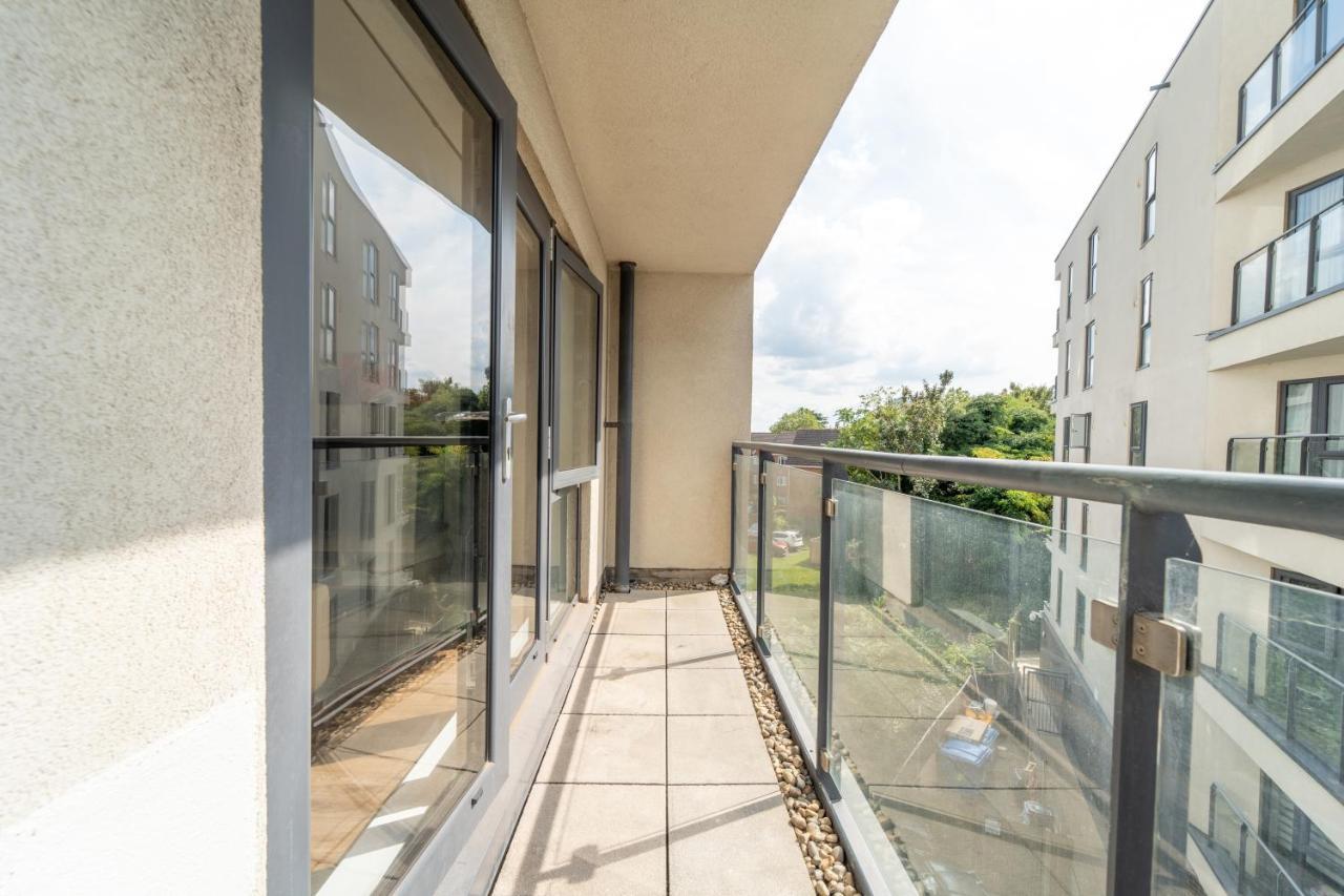 Spacious Apartment In Woking Town Centre Eksteriør bilde