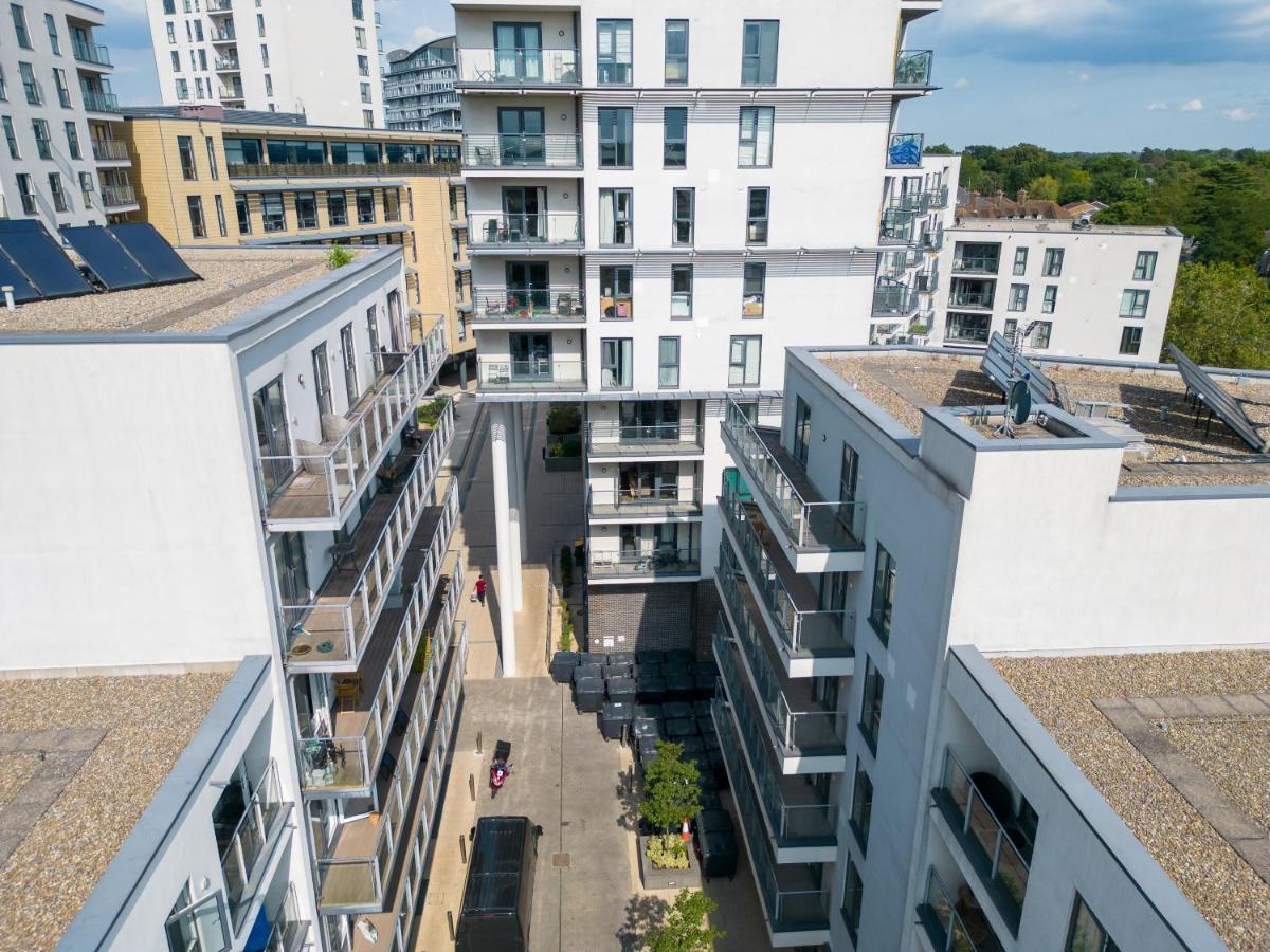 Spacious Apartment In Woking Town Centre Eksteriør bilde