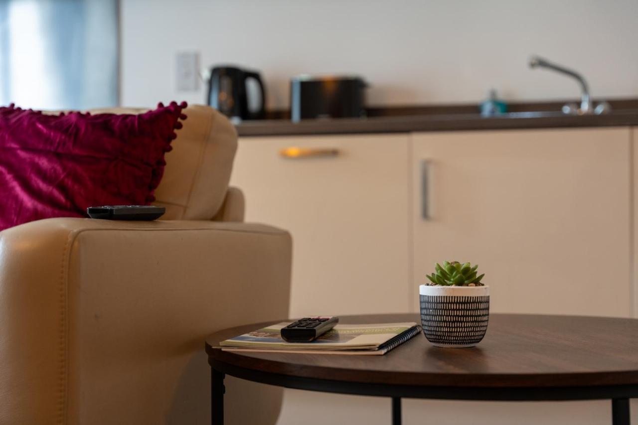 Spacious Apartment In Woking Town Centre Eksteriør bilde