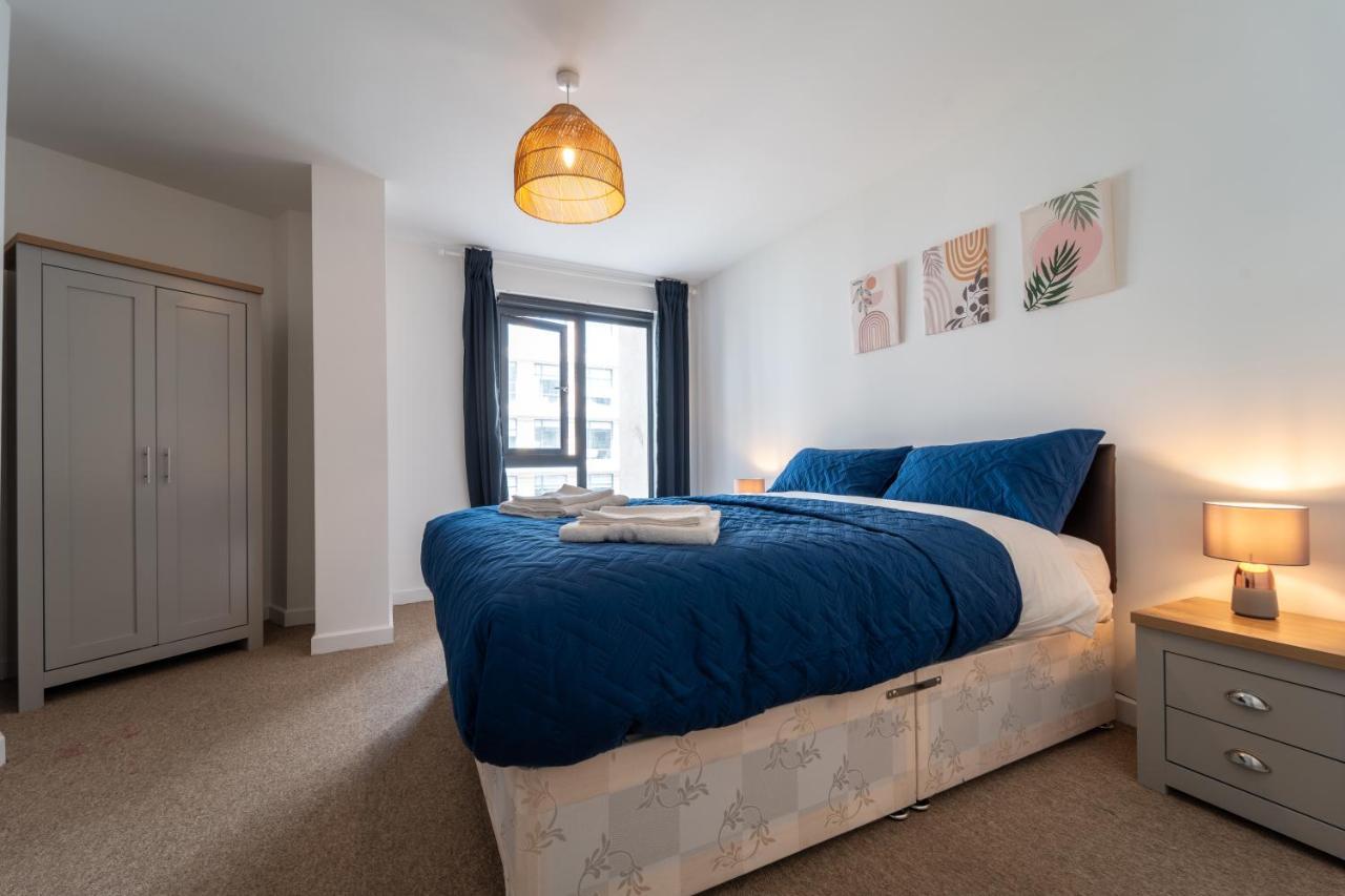 Spacious Apartment In Woking Town Centre Eksteriør bilde