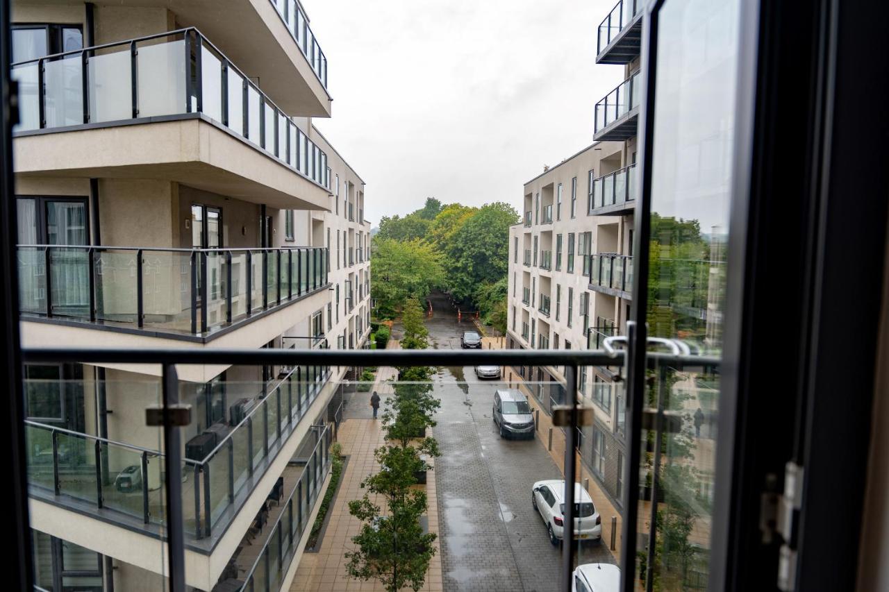 Spacious Apartment In Woking Town Centre Eksteriør bilde