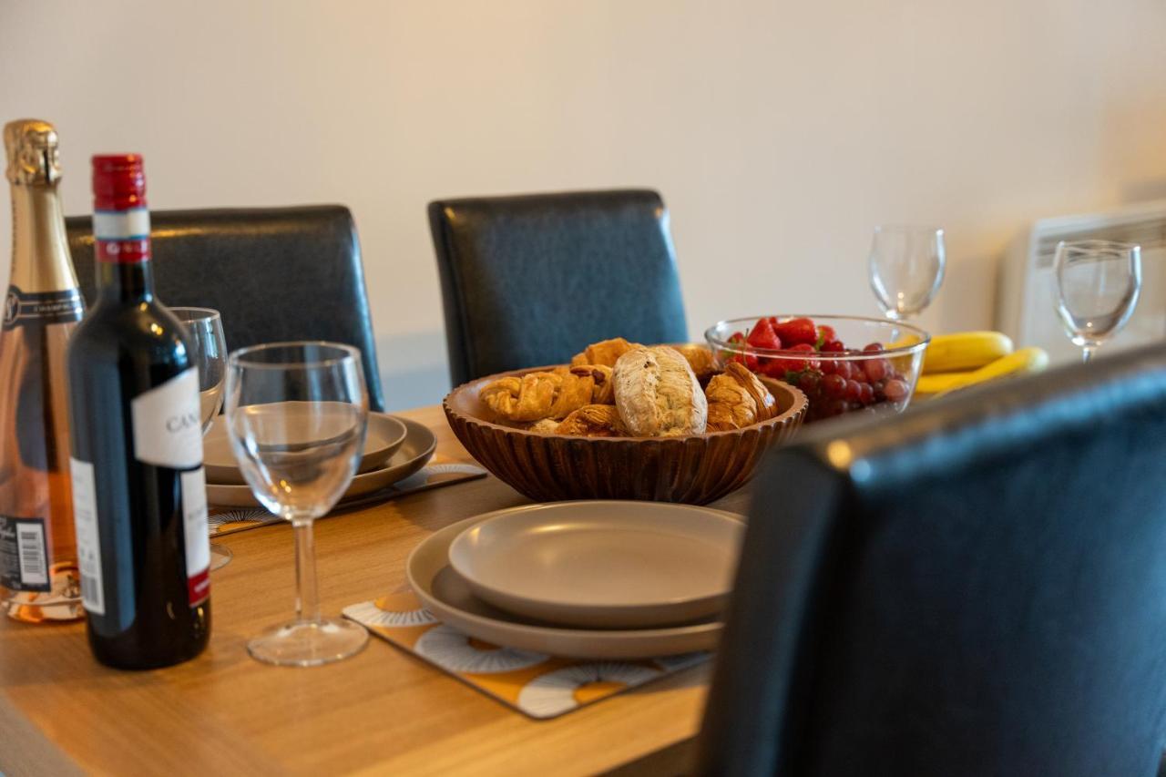 Spacious Apartment In Woking Town Centre Eksteriør bilde