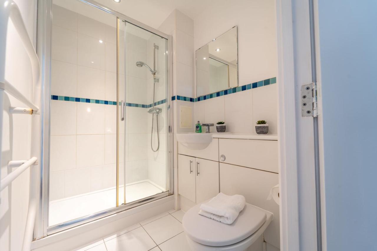 Spacious Apartment In Woking Town Centre Eksteriør bilde